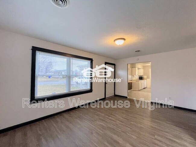 Building Photo - 1121 Elliott St