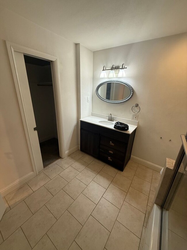 Building Photo - Check out this home in the heart of Benbrook!