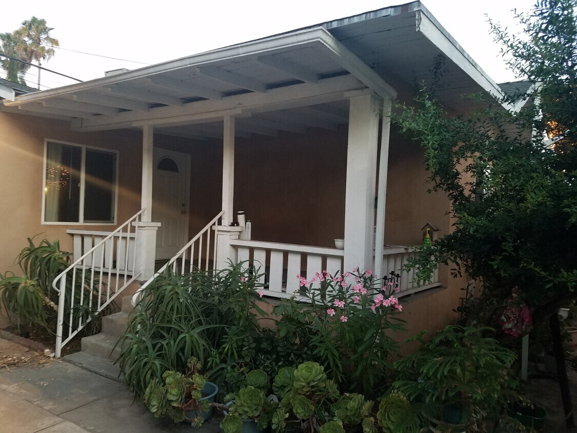 Primary Photo - 1206 Tamarind Ave