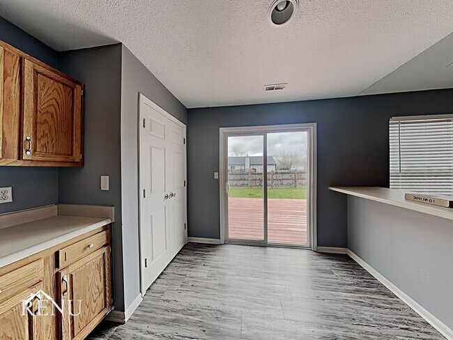 Building Photo - 5074 Pine Hill Dr