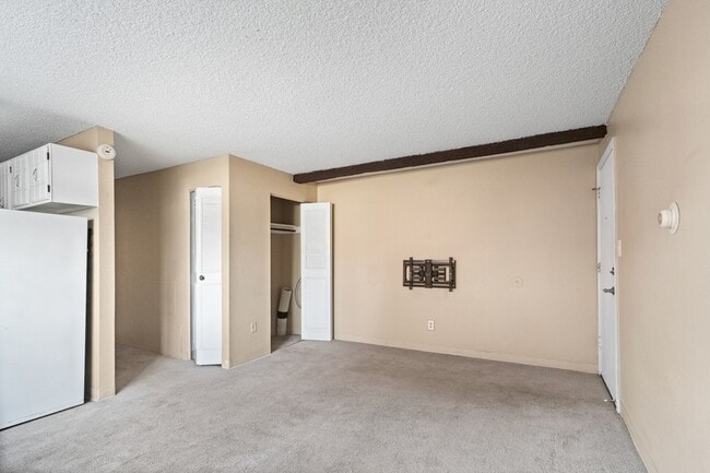 Building Photo - 791 W Prentice Ave