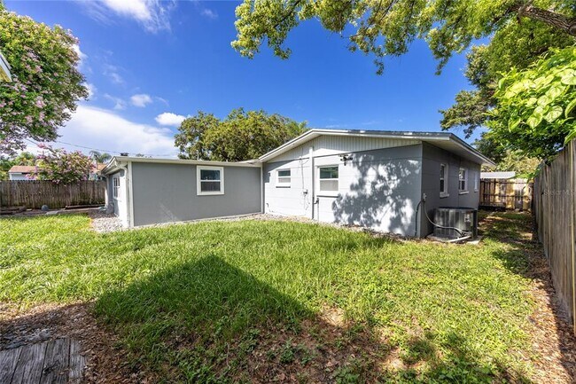 Building Photo - 4514 S Shamrock Rd