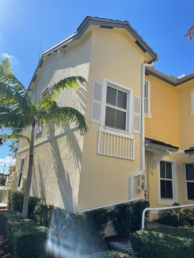 132 SE 28th Ter Unit 1, Homestead, FL 33033 Condo for Rent in Homestead, FL