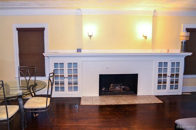 Building Photo - 1558 Edison St