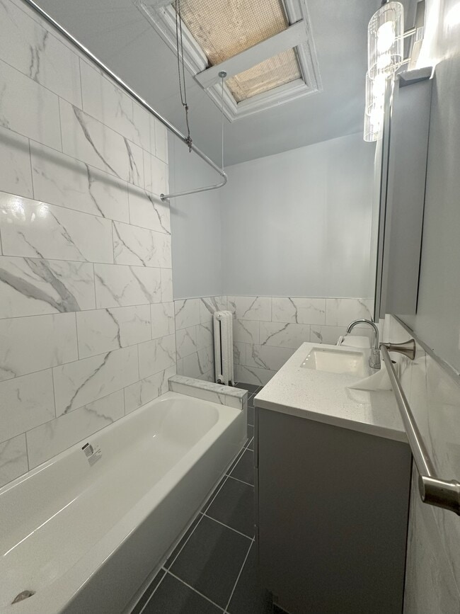 Building Photo - 39 Farragut St