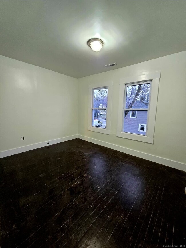 Building Photo - 75 Curtis St