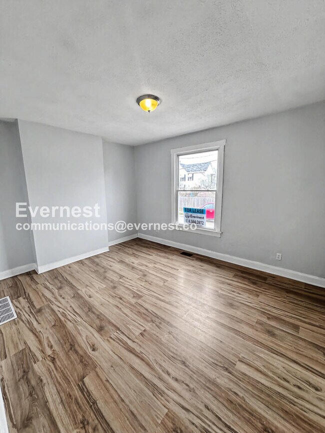 Foto del edificio - 1393 Cable Ave