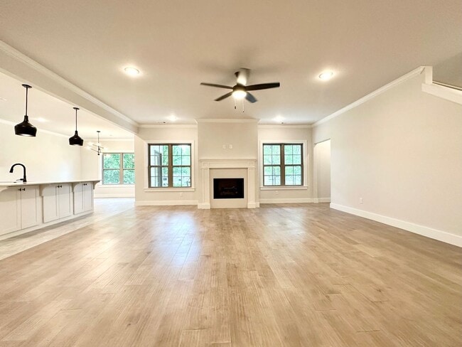 Building Photo - 821 Lyon Loop