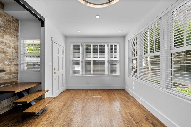 Photo - 739 2nd St Townhome