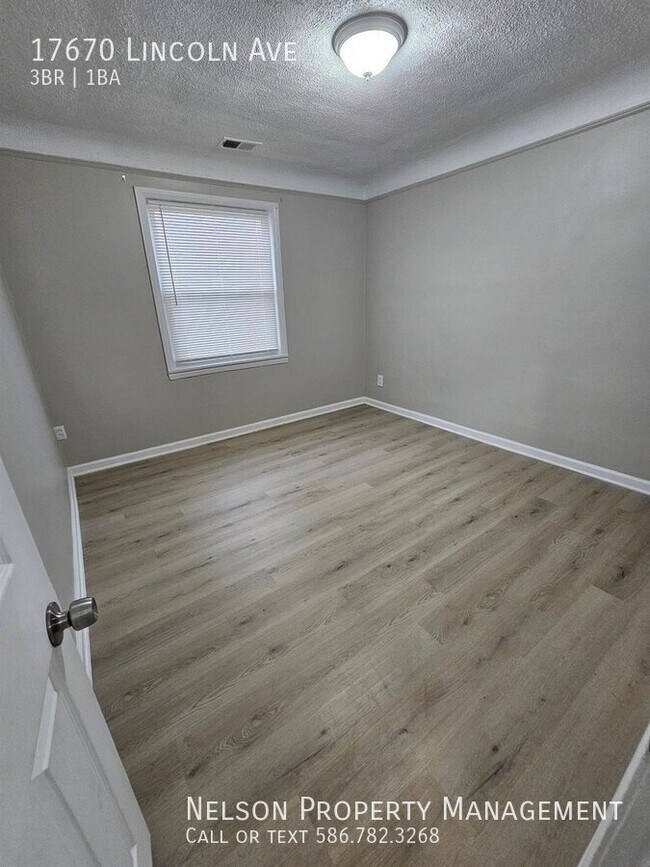 Foto del edificio - 17670 Lincoln Ave