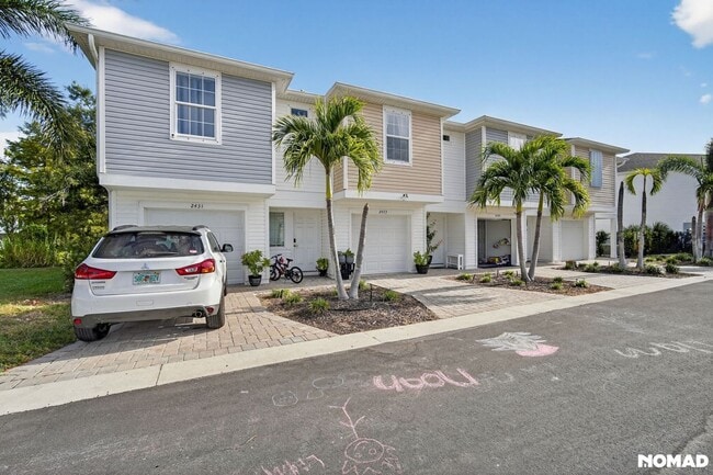 Building Photo - 2433 6th Ave Dr E