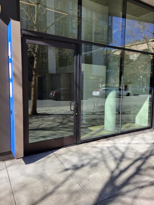 Foto del edificio - Hayes Valley Cozy "Furnished" Studio!