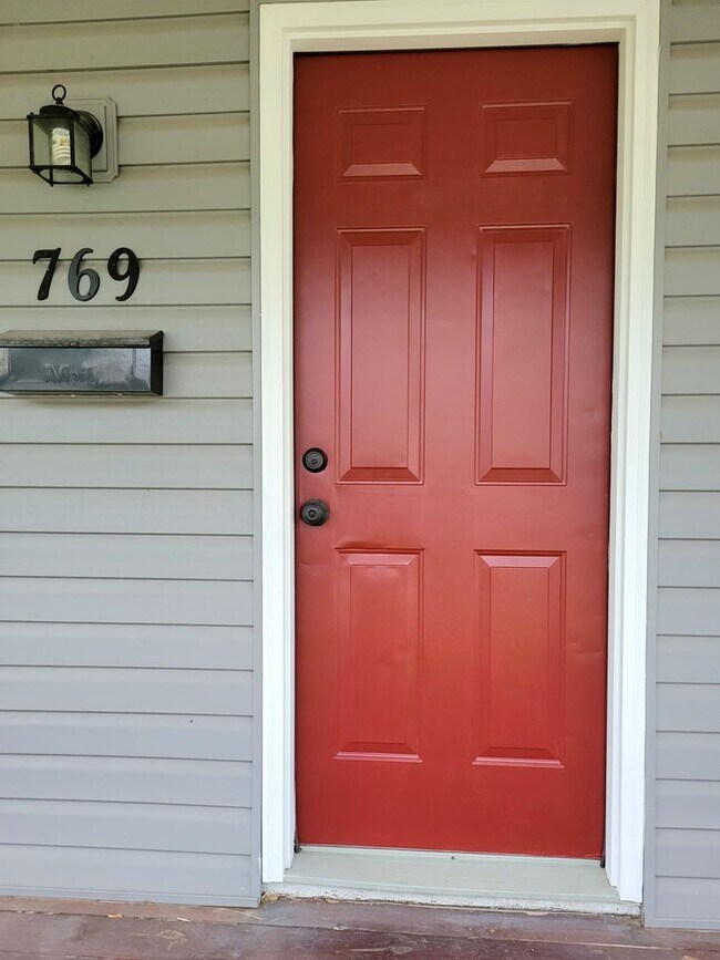 Foto del edificio - Renovated and Move in Ready...769 Condit, ...