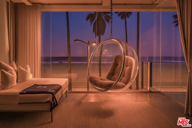 Building Photo - 2911 Ocean Front Walk