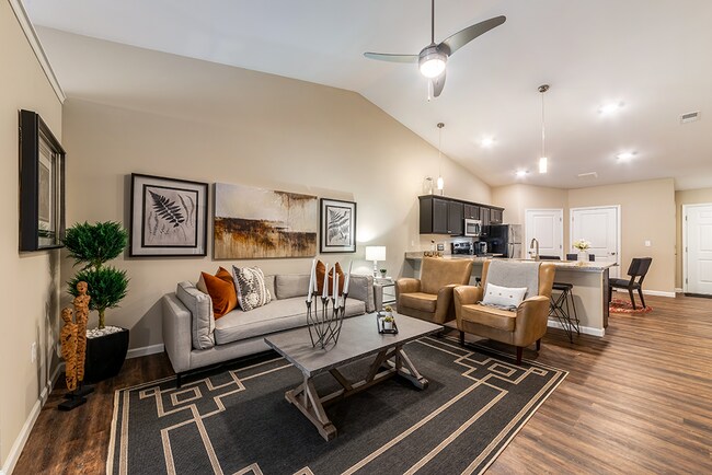 Planos de piso abiertos con espacio para el entretenimiento - Redwood Marysville Milford Avenue