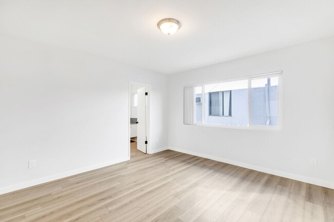 Interior Photo - 18545 Clark Street