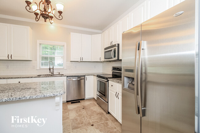 Building Photo - 6845 Greenbrook Dr