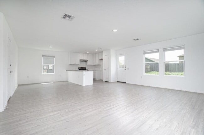Building Photo - 4510 Glades Wy
