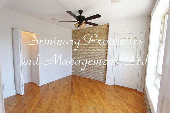 Interior Photo - 5653-59 N Magnolia