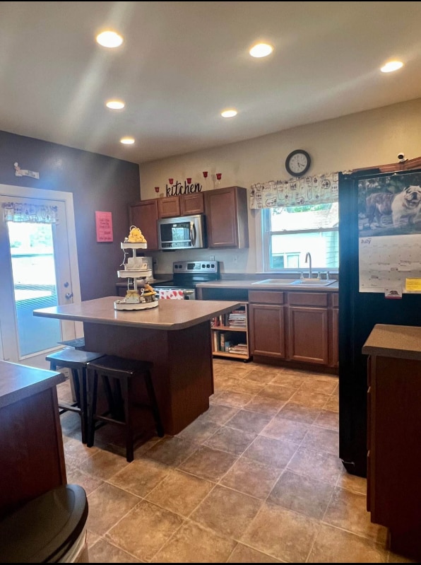 Building Photo - 1006 S Rowley St