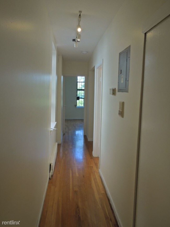 Foto del edificio - 2 br, 1 bath  - 687 Lincoln Pl Apt 3R