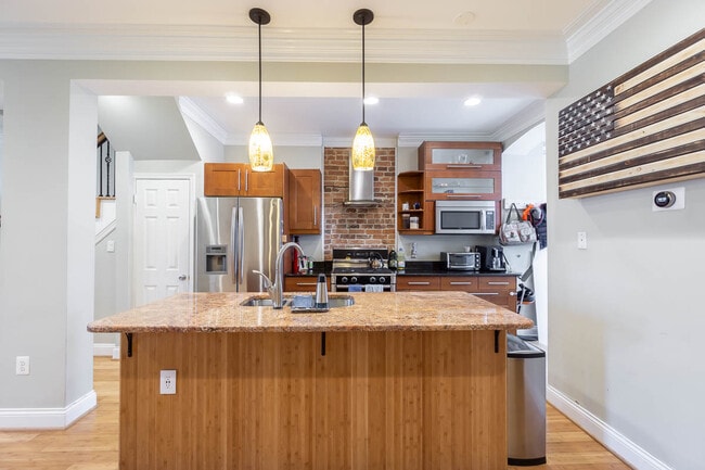 Building Photo - 503 Columbia Rd NW