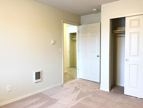 Quartz Light Guest Bedroom - Stoneplace Apartment Homes