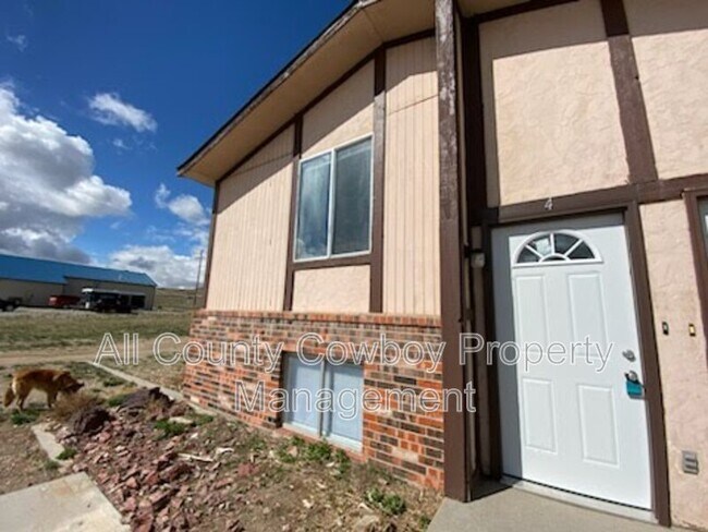 Building Photo - 704 Ferris Ct