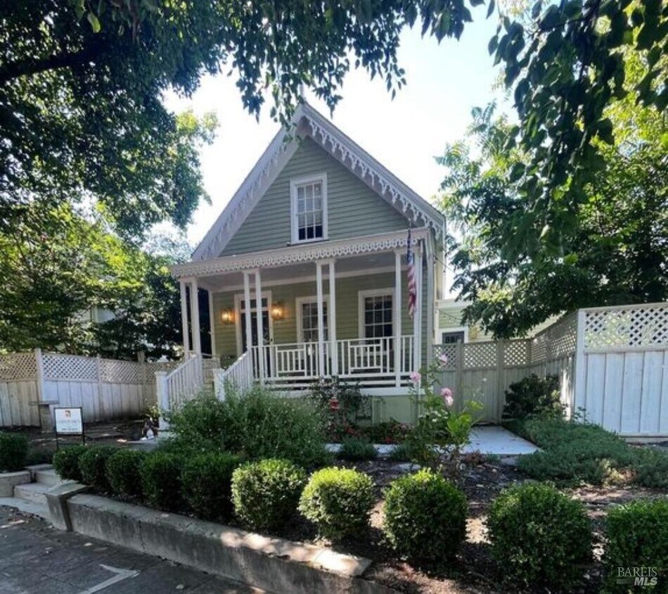 Primary Photo - 1236 Division St