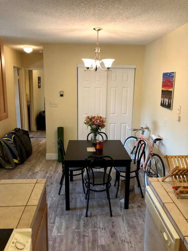 Dining room - 850 W Moorhead Cir
