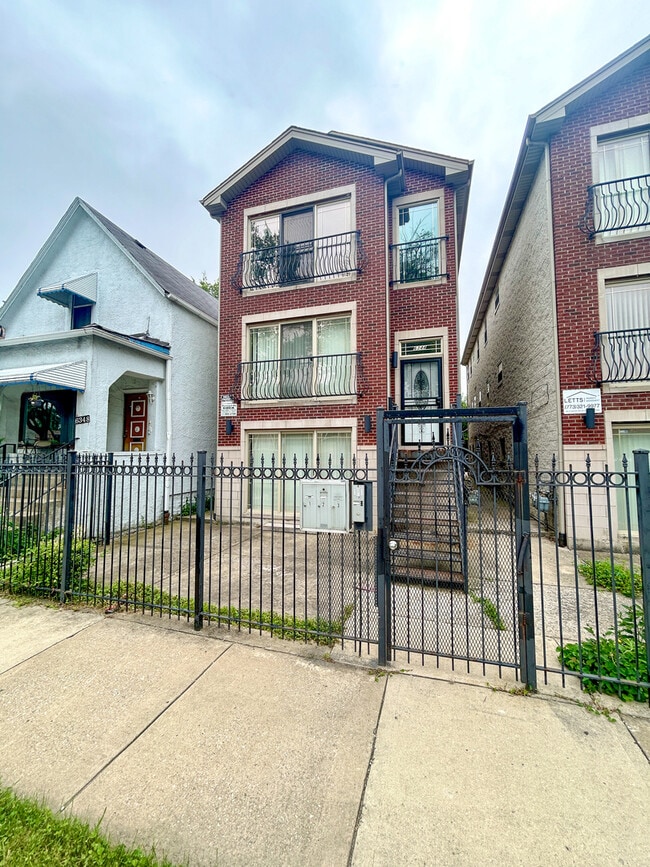 Building Photo - 6344 S Rhodes Ave