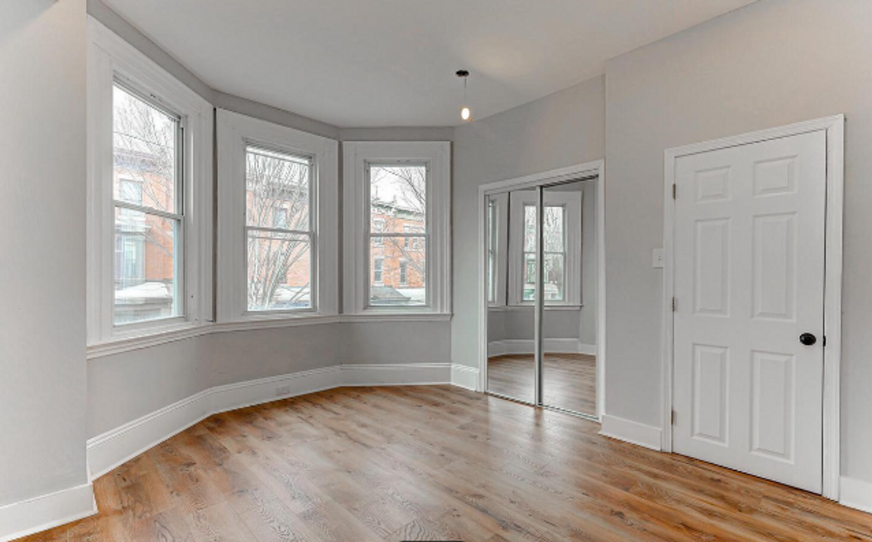 Primary Photo - 2243 Park Ave