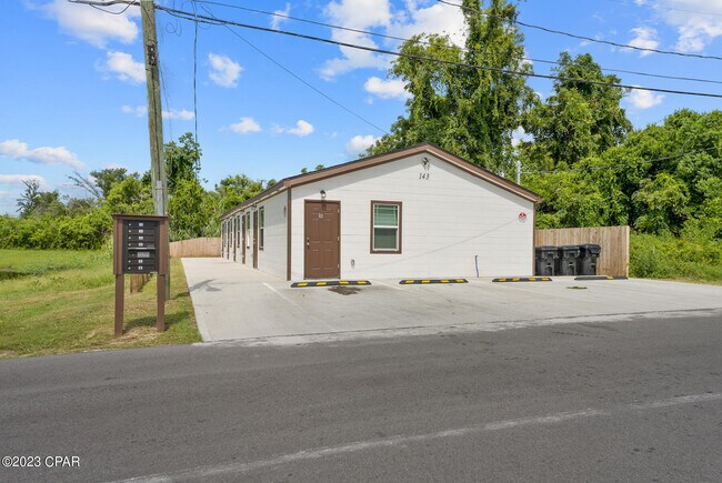 Building Photo - 143 N Claire Dr