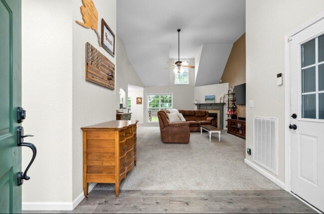 Building Photo - 1036 Freedom Dr