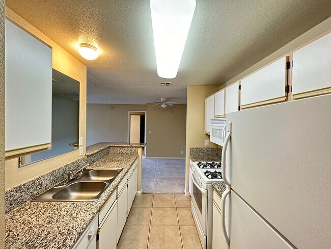 Foto del edificio - CANYON LAKE