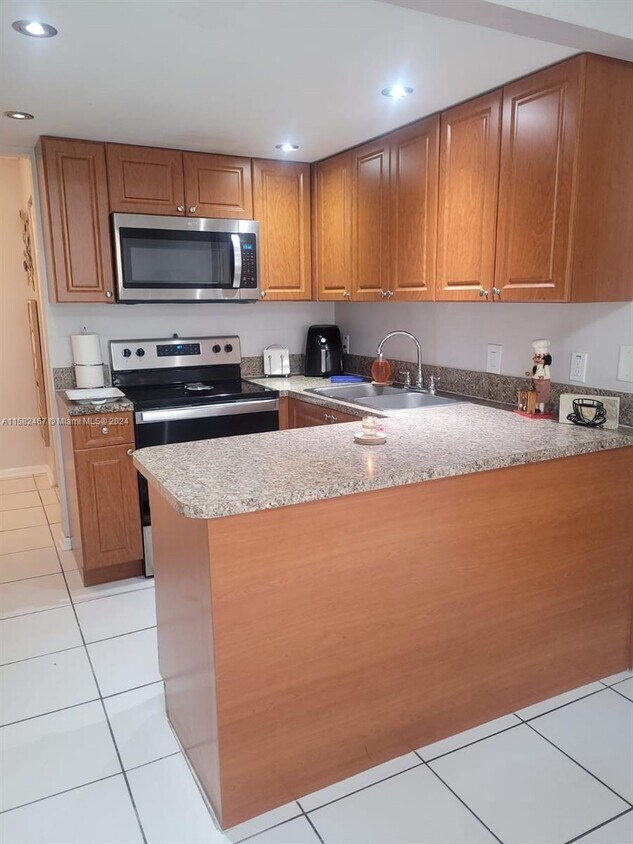 Primary Photo - 10651 SW 108th Ave