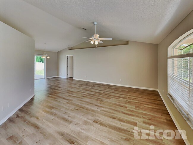 Building Photo - 2425 Bishop Rd