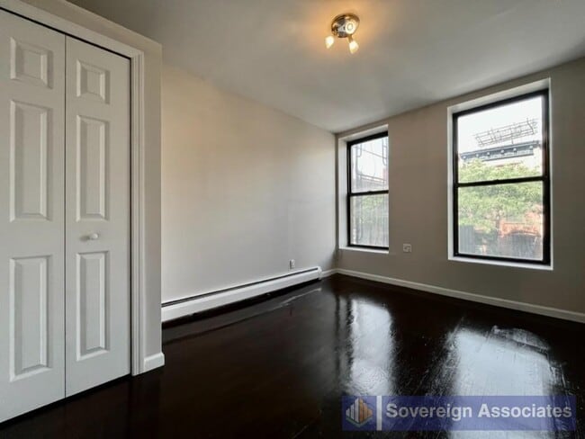 Building Photo - 386 Manhattan Ave