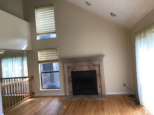 Living Room - 434 Westgate Dr