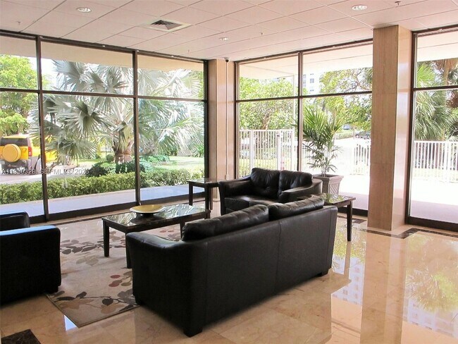 Foto del edificio - 400 Kings Point Dr