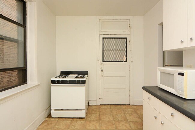 Building Photo - 2330 Spaulding
