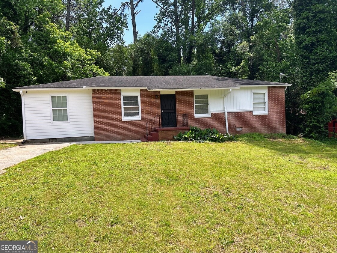 Primary Photo - 221 Banberry Dr SE