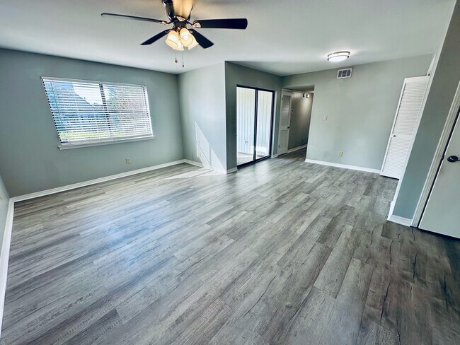 Building Photo - 110 5th St