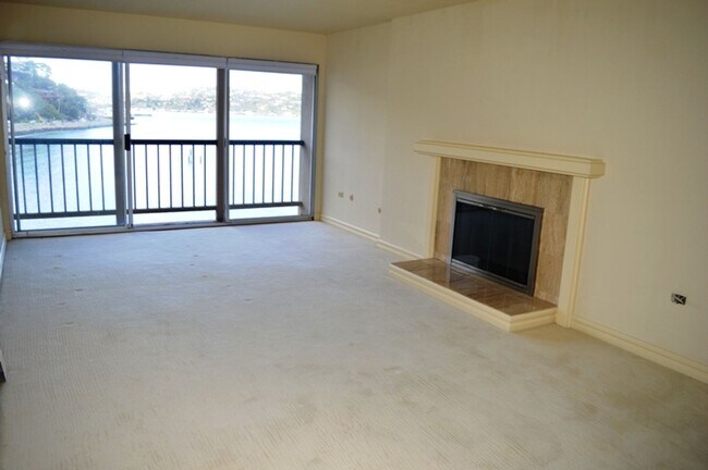 Building Photo - Studio with a Stunning Water View!