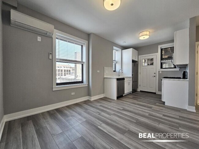 Building Photo - 2 bedroom in CHICAGO IL 60613