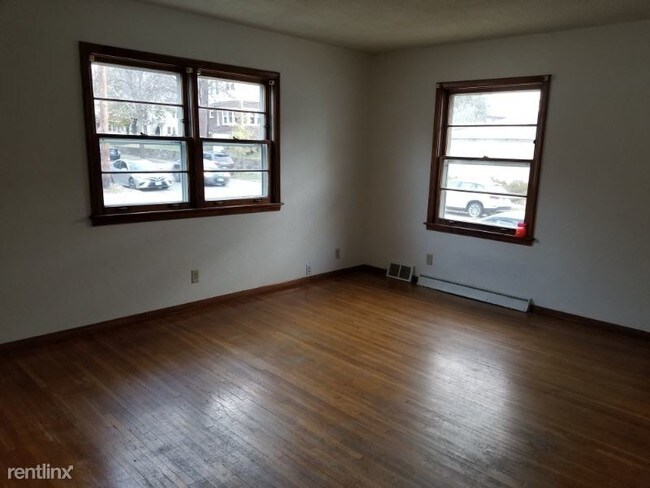 Building Photo - 4 br, 1 bath House - 235 Albert Steet South