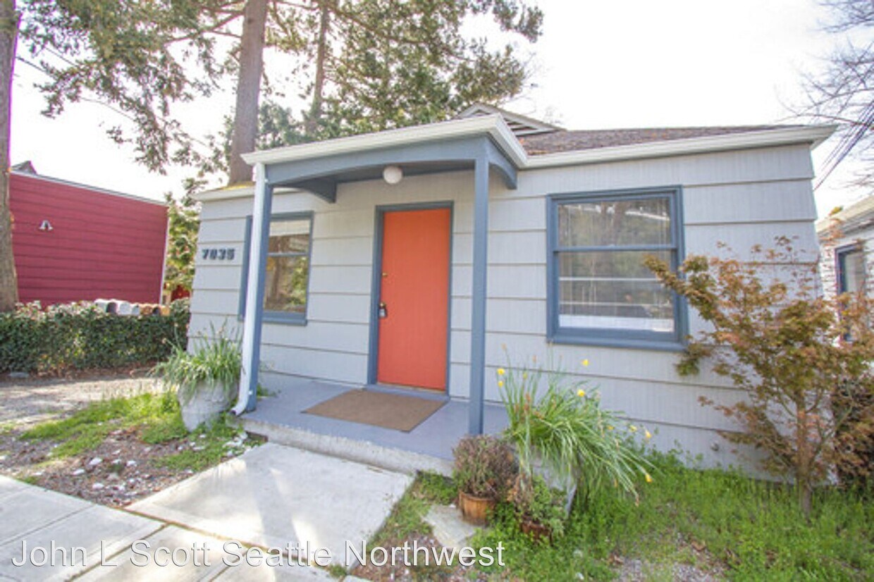 Primary Photo - 7035 Beach Dr SW