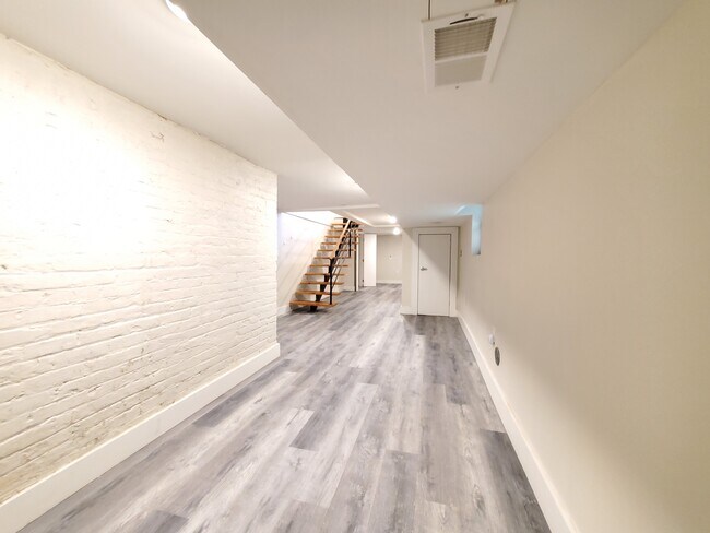 Unit 1B - 152 Boyd Ave