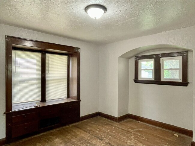 Building Photo - 687 Storer Ave