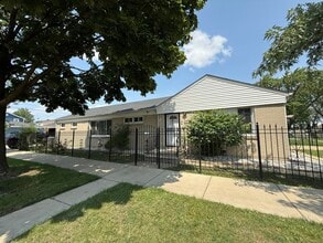 Building Photo - 1700 N 14th Ave